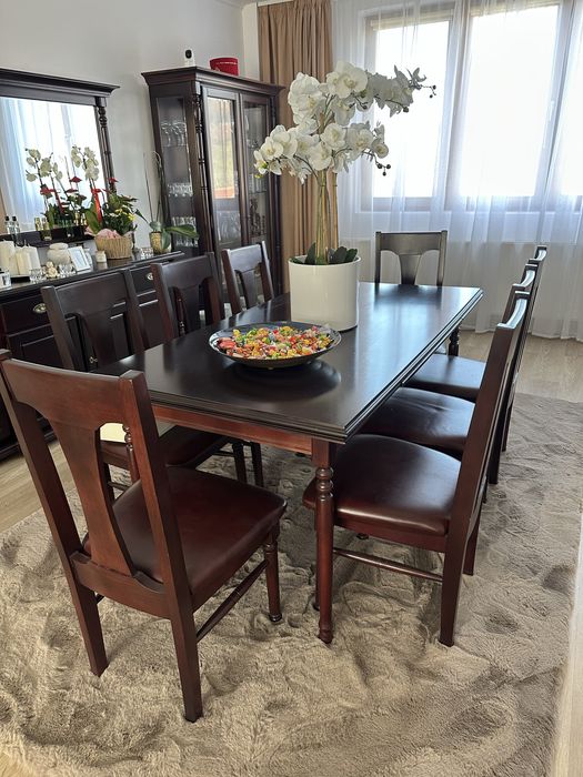 Set complet dining-sufragerie finisaj mahon, model Tudor