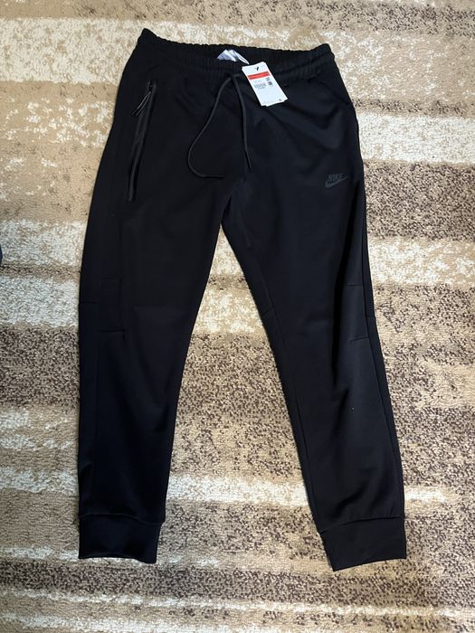 nike tech pantaloni