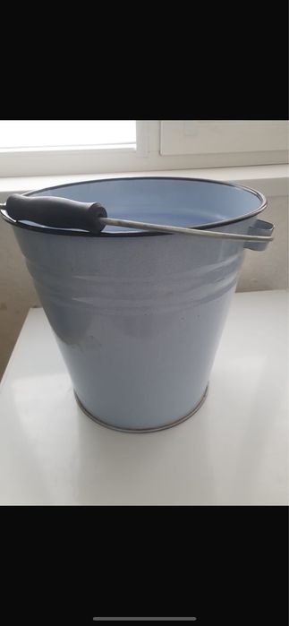 Срочно продаю эмалированное ведро