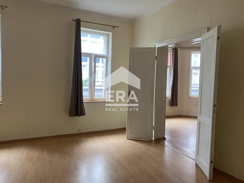 Продава се Тристаен апартамент в София, Център - 123 кв.м за 3163 €/кв.м - Снимка #1