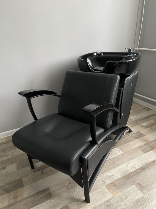 Vând scafă coafor/frizerie Preț 1300 lei