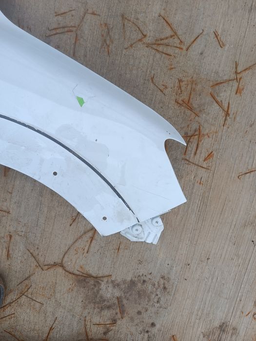 Aripa dreapta Dacia Logan 3 Sandero cu defect 2021