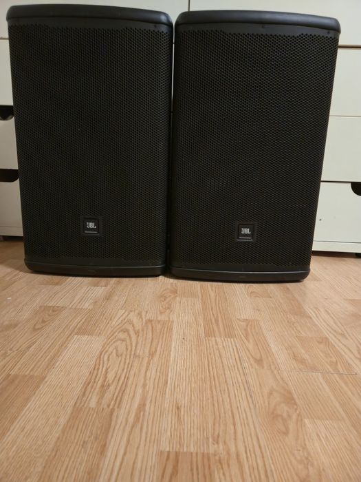 De vânzare 2 boxe JBL EON 715, 650W, Bluetooth 5.0, woofer 15