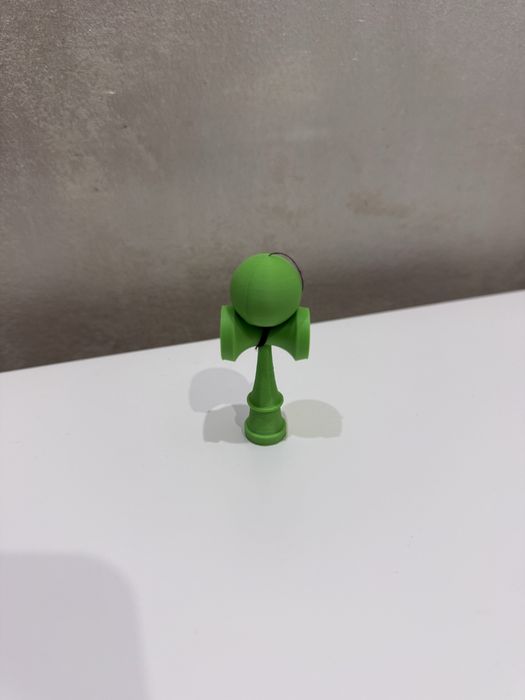 Mini kendama verde