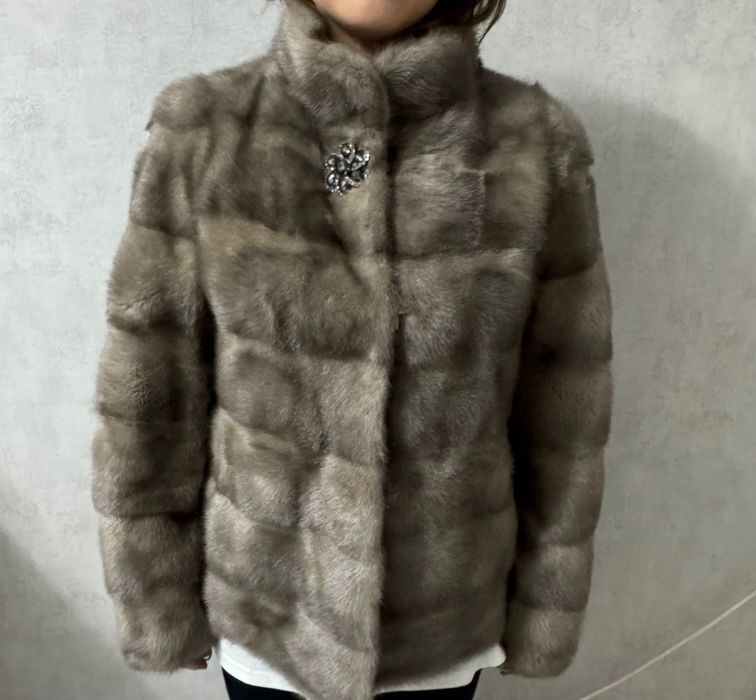 Шуба норковая б/у носила 2 зимы, короткая, цвет модный, молодежный