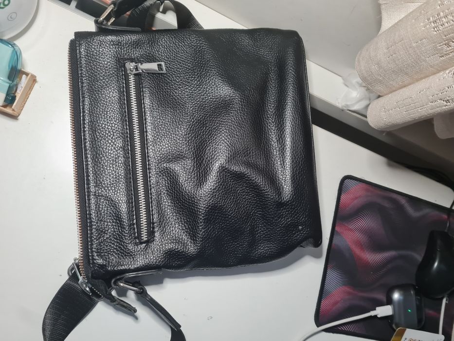 Мужская сумка через плечо из эко - кожи в отличном состоянии
