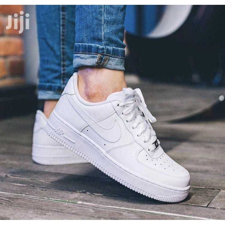 Nike Air Force 1 low triple white | Adidasi noi cu etichet.