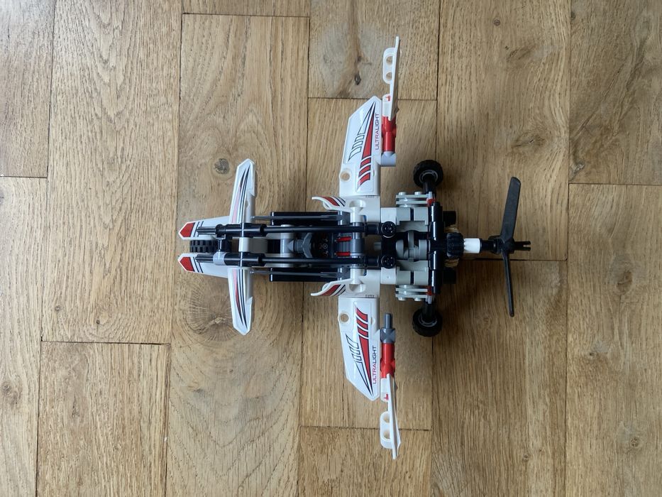 Lego Technic 42057 самолет