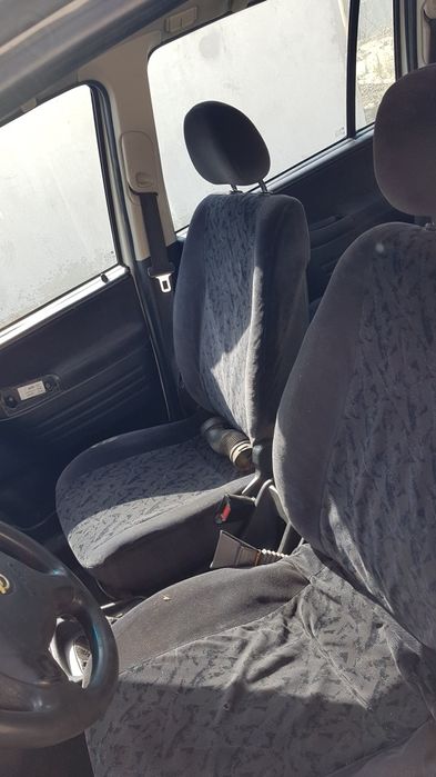 Продавам Опел зафира на части