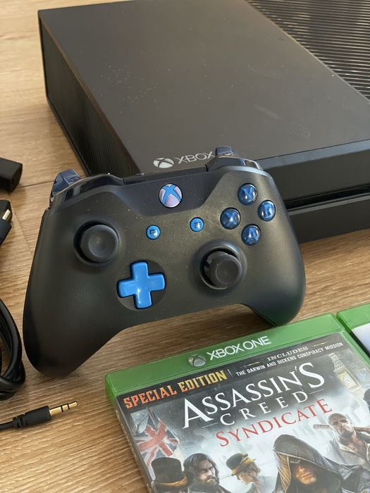 Consola XBOX ONE 500 GB + 2 Controllere + Jocuri Bonus