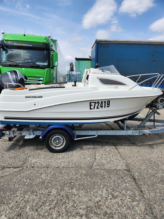 De vânzare barcă cabinată + motor + peridoc