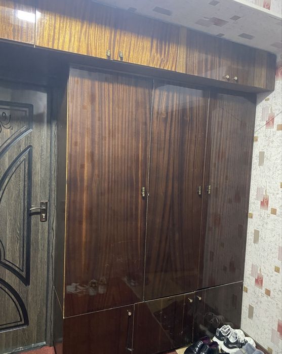 Шкаф сотилади лакированный