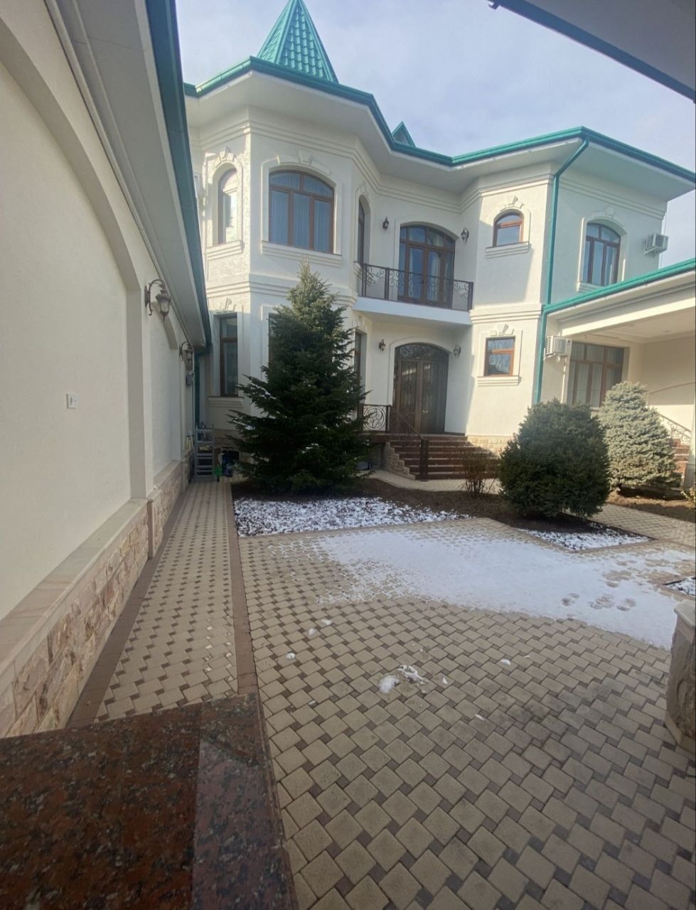 Продаётся 3х этажный дом, 5,8 соток, МирзоУлугбекский район