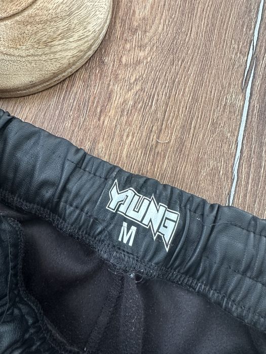 Pantaloni de piele(mici defecte)