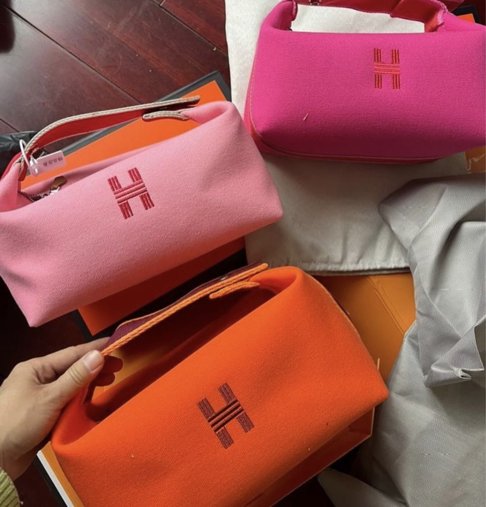 Чанти в различни цветове
