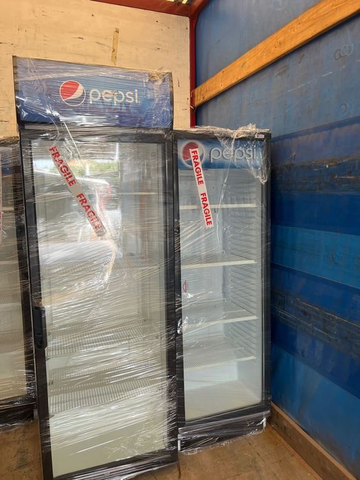 Vitrina firigorifica verticala pentru sucuri și bauturi