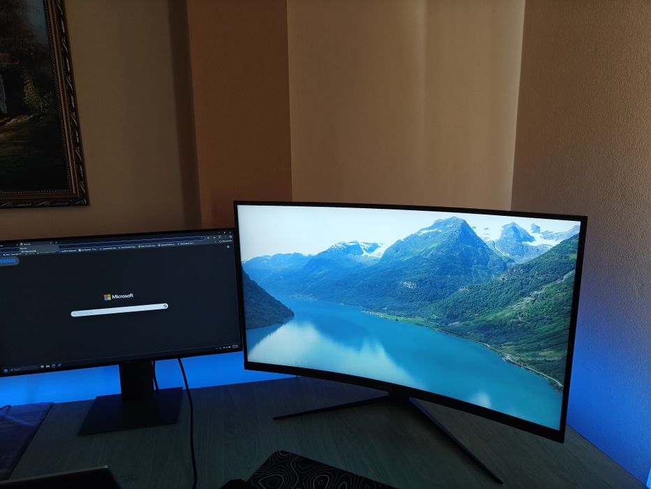 Monitor curbat 4K 31.5 inch MSI 321CUV