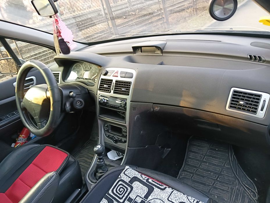 Vând Peugeot 307 2.0 hdy cod motor rhr 136 cp interior piele