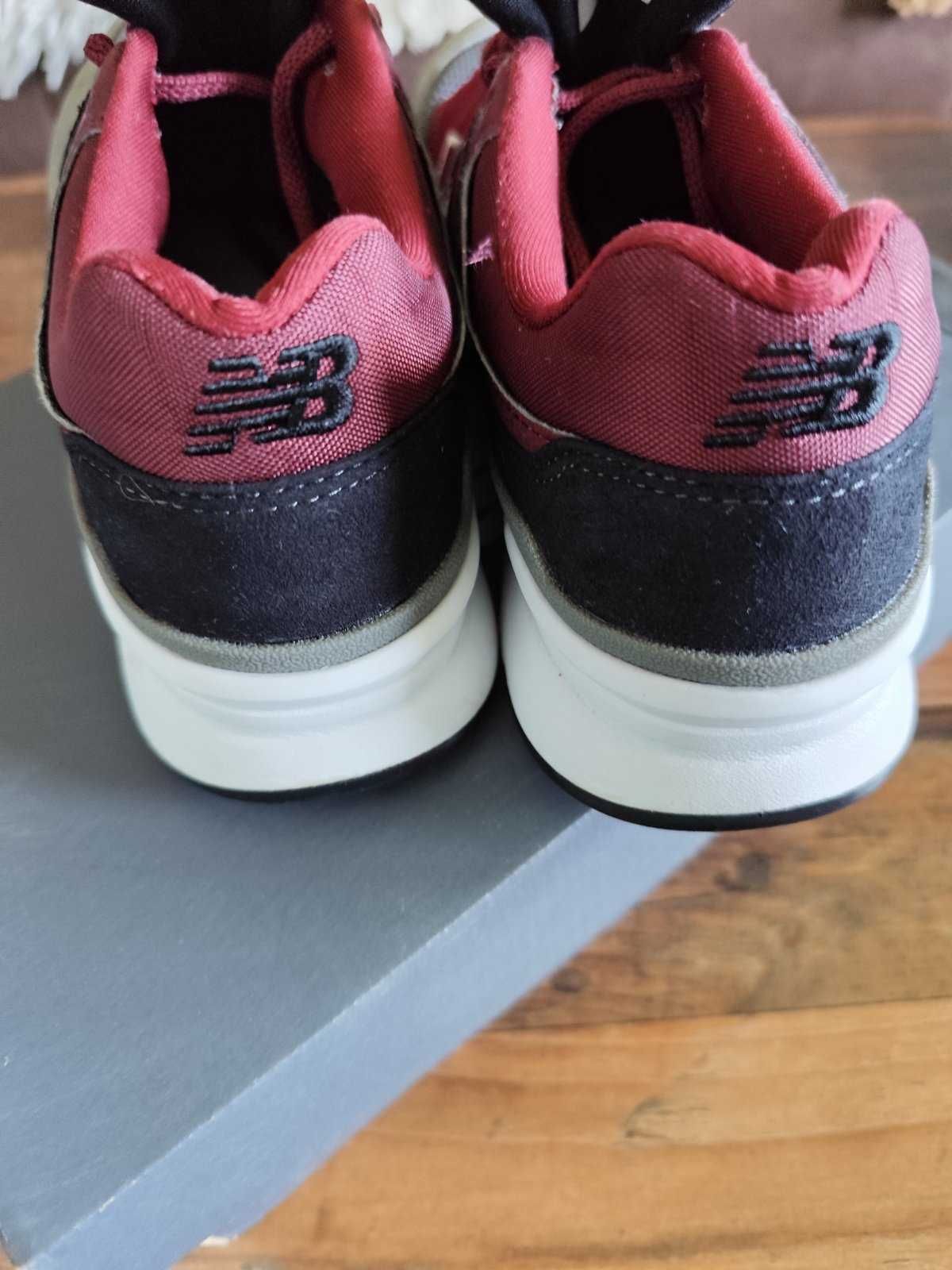 Маратонки New Balance - 39 1/2, Adidas - 38 2/3