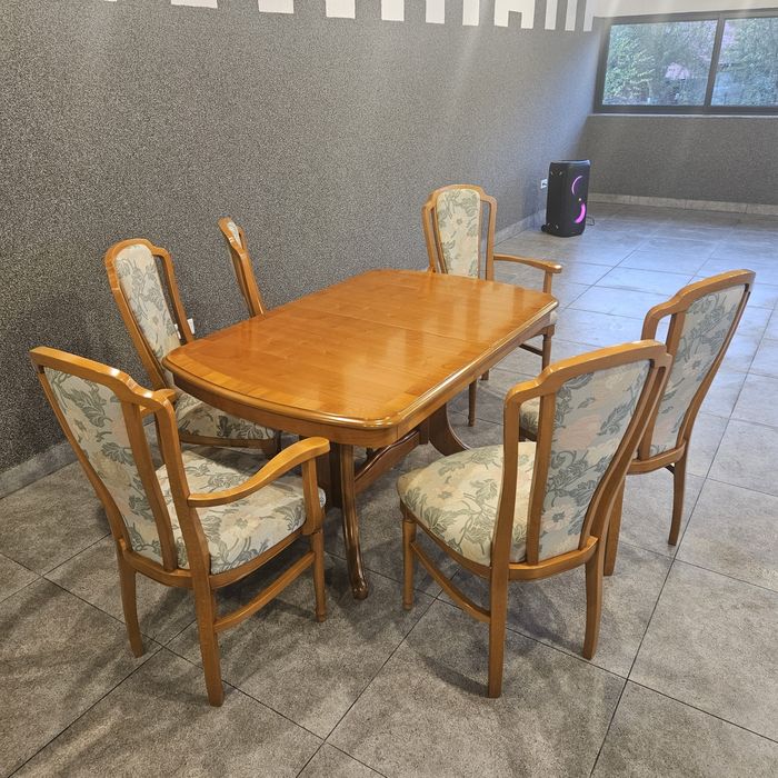 Masă  extensibilă din lemn masiv + scaune