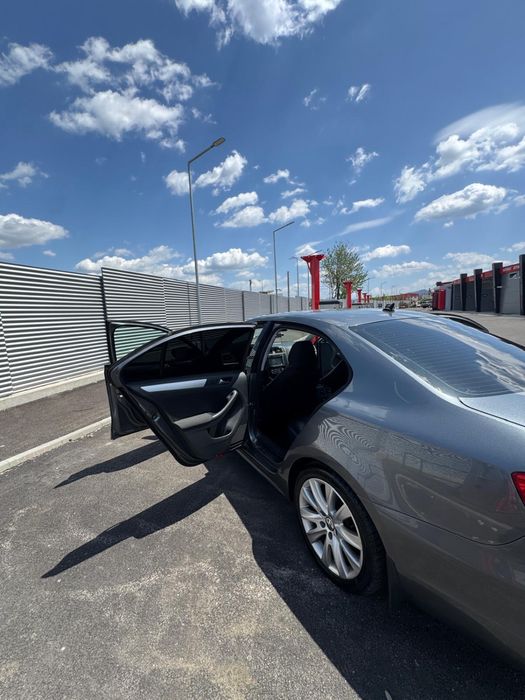 Volkswagen Jetta 2012 – 1.6 TDI - 105 CP