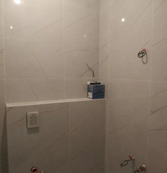 Аккуратно. Укладка кафеля и керамогранита качественно и в срок.