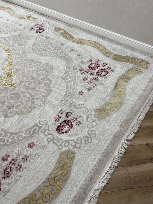 Продам красивый ковер для гостиной