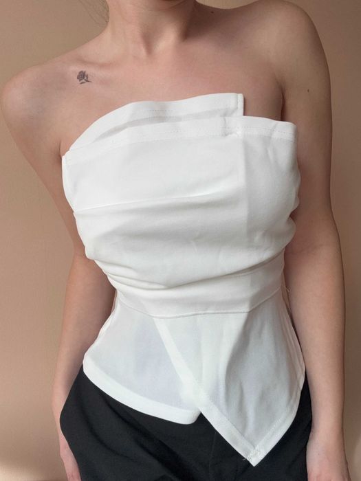 Бял Елегантен Топ – Перфектен за Официални и Ежедневни Тоалети