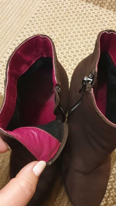 Ghete maro din piele întoarsă Benetton, mărimea 36, cu toc comod