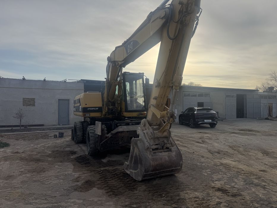 Экскаватор сотилади