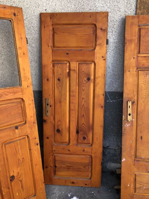 Врата дървена масив чам с брава - 4 броя