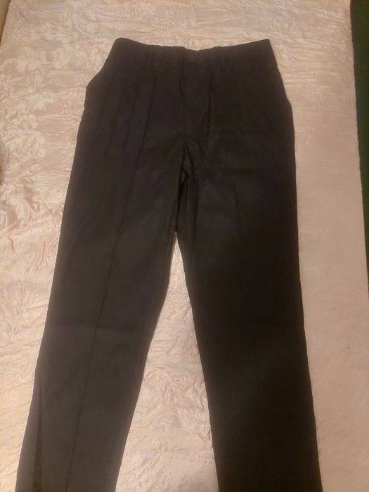 Продавам чисто нов спортно-елегантен панталон