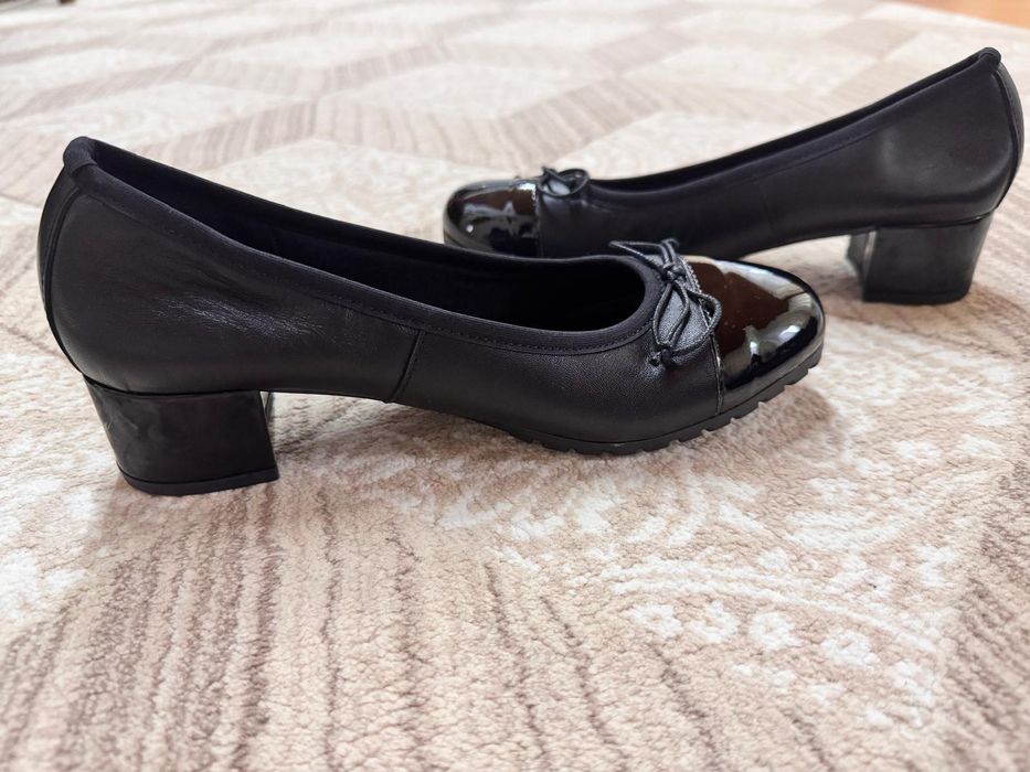 Vand sandale tip pantofi