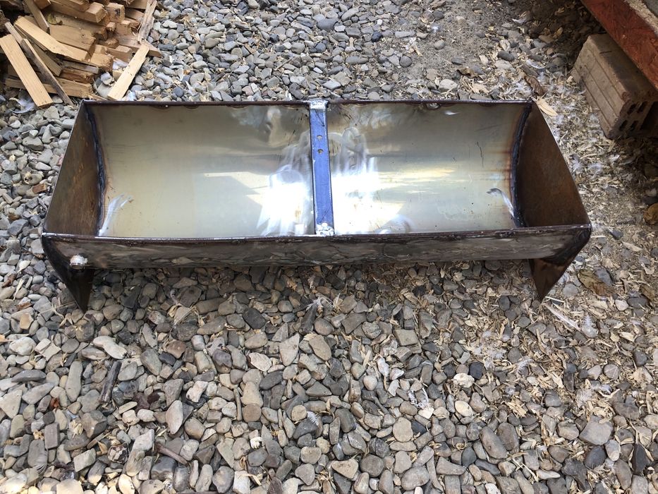 Vand trocuță pentru porci