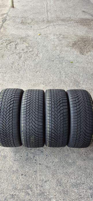 4 anvelope iarna Bridgestone 235/45/18.Pretul este pe bucata
