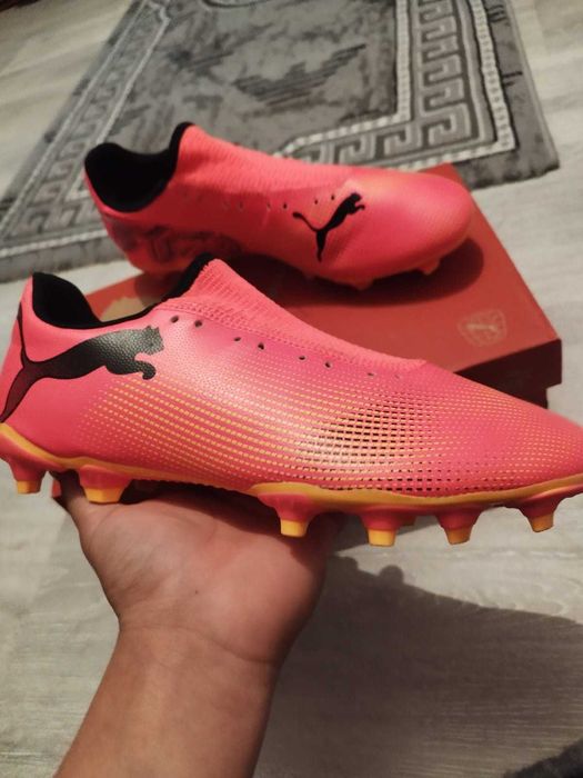 Ghete fotbal puma si nike