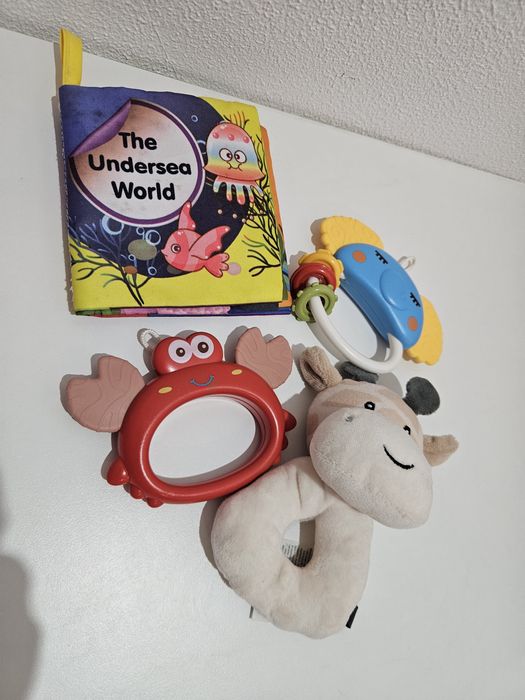 Lot cu jucării diverse pentru bebe