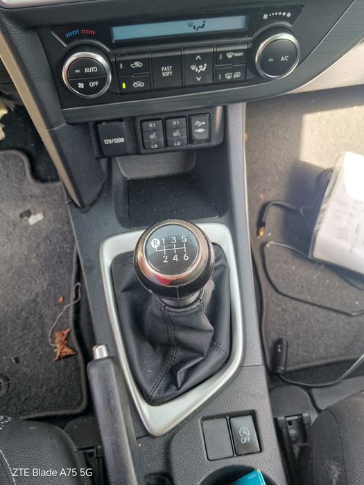 Аурис 2014 2.0 дизел на части