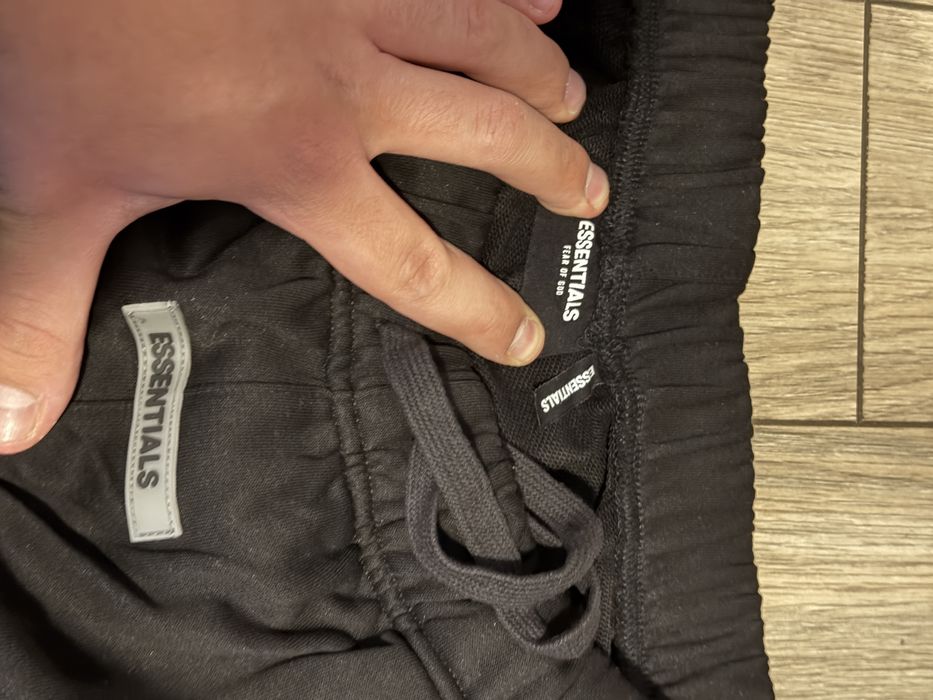 Pantaloni Essentials