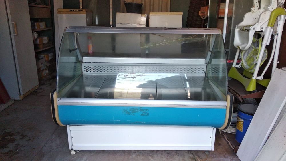 Витринный холодильник
