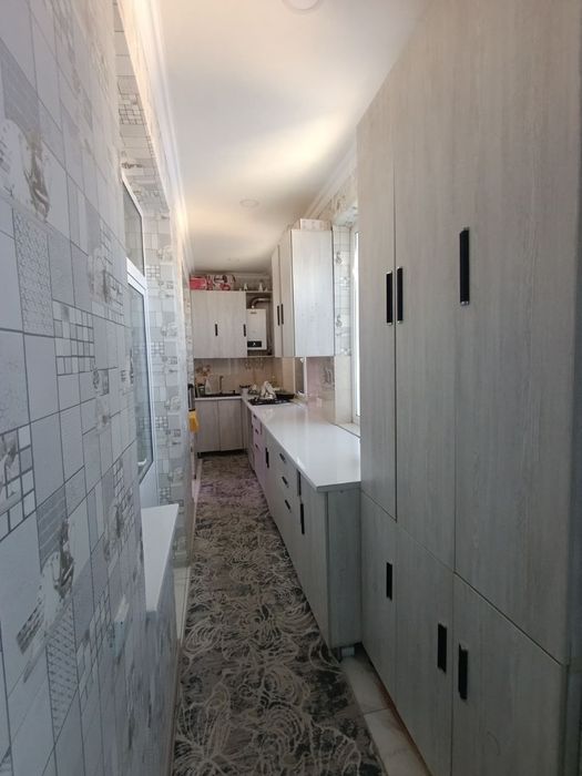 кондиционер, холодильник, пылесос, стиральная машина и утюг ест