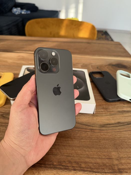 Vand iphone 15 pro 128 Black Titanium si Natural Titanium