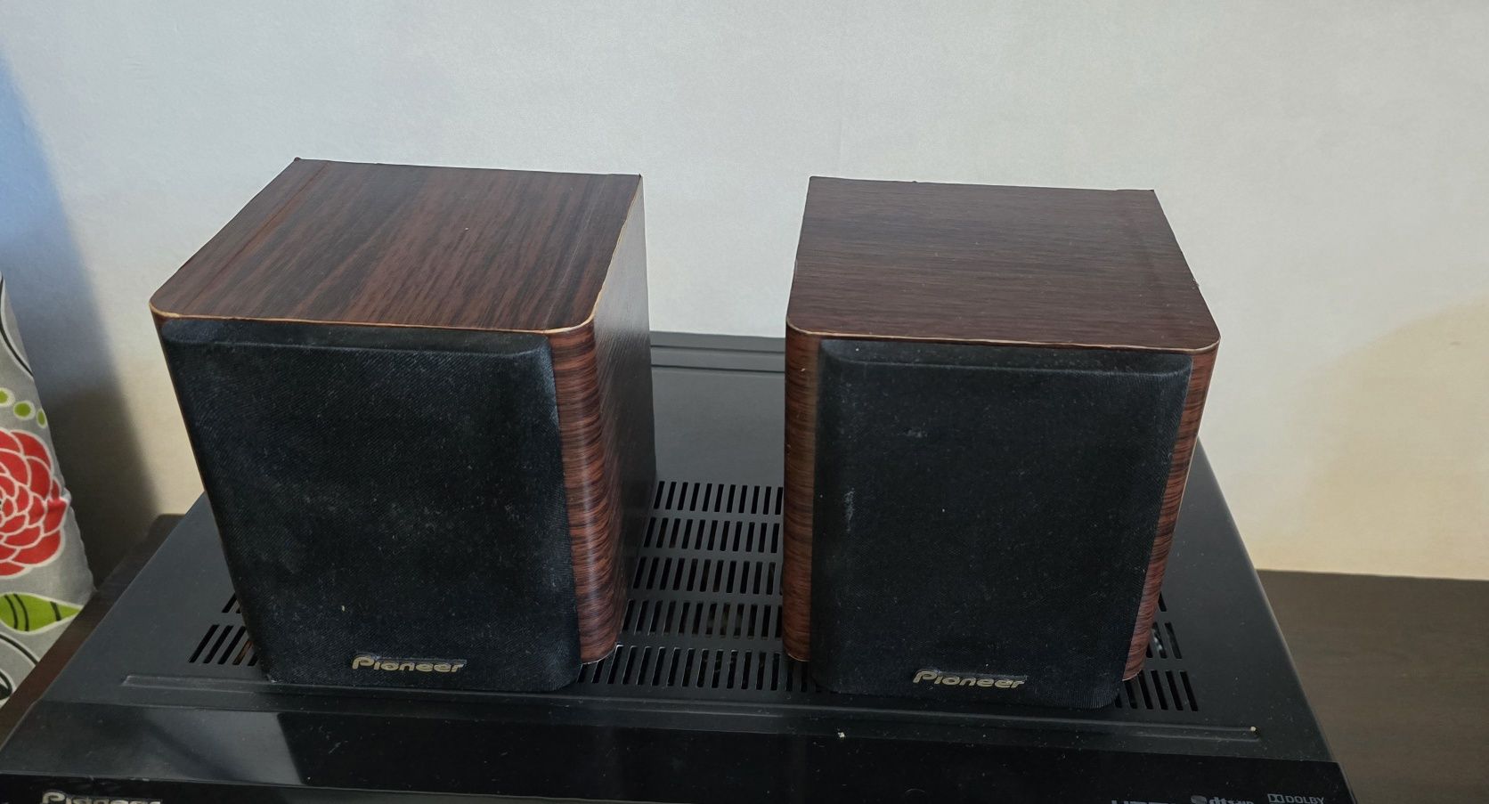 Съраунд колони Pioneer