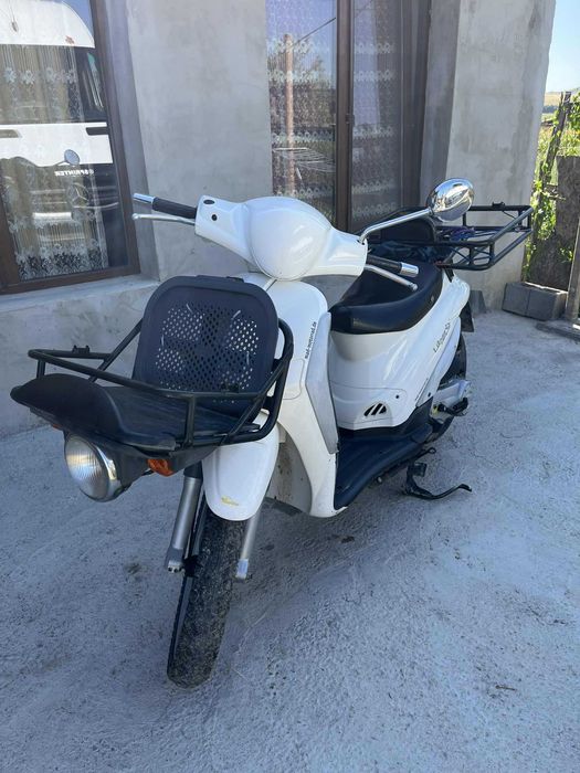 Vând scuter Piaggio Liberty