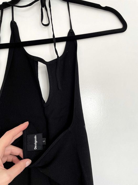 Vand top tip maieu Desigual, negru, cu snur si spatele jumatate gol, S