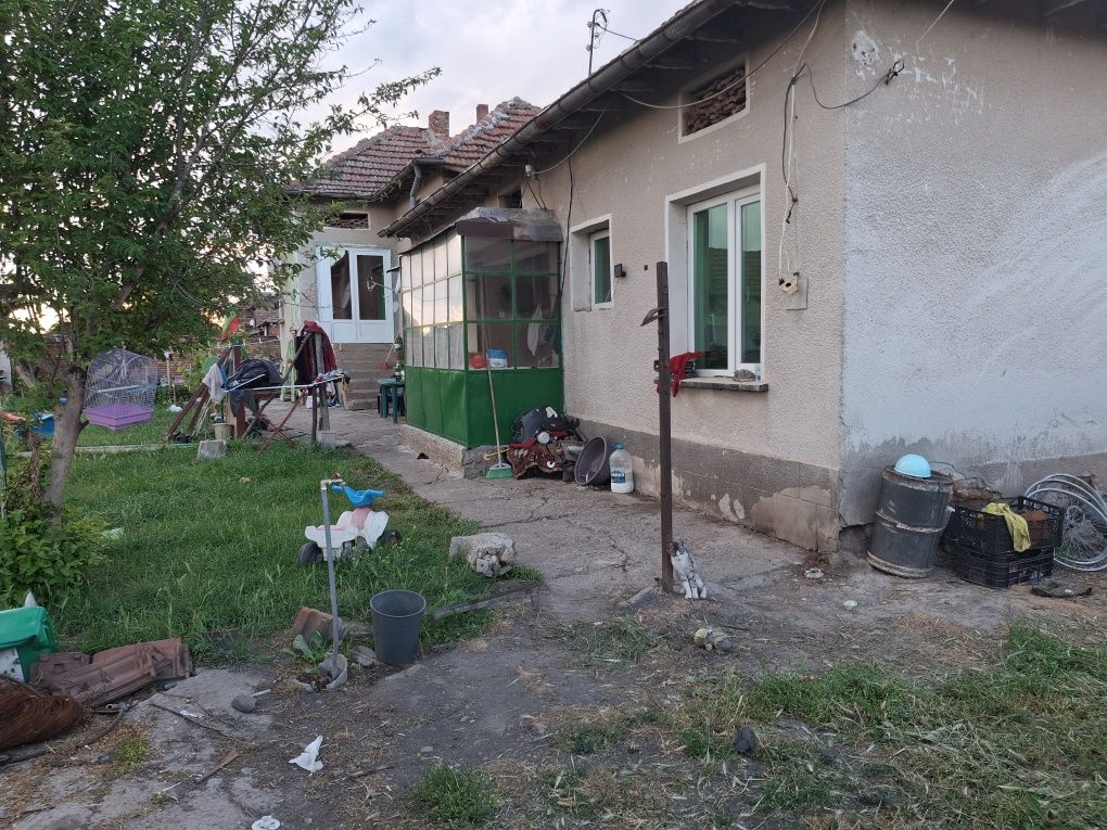 Продавам къща с. Бреница