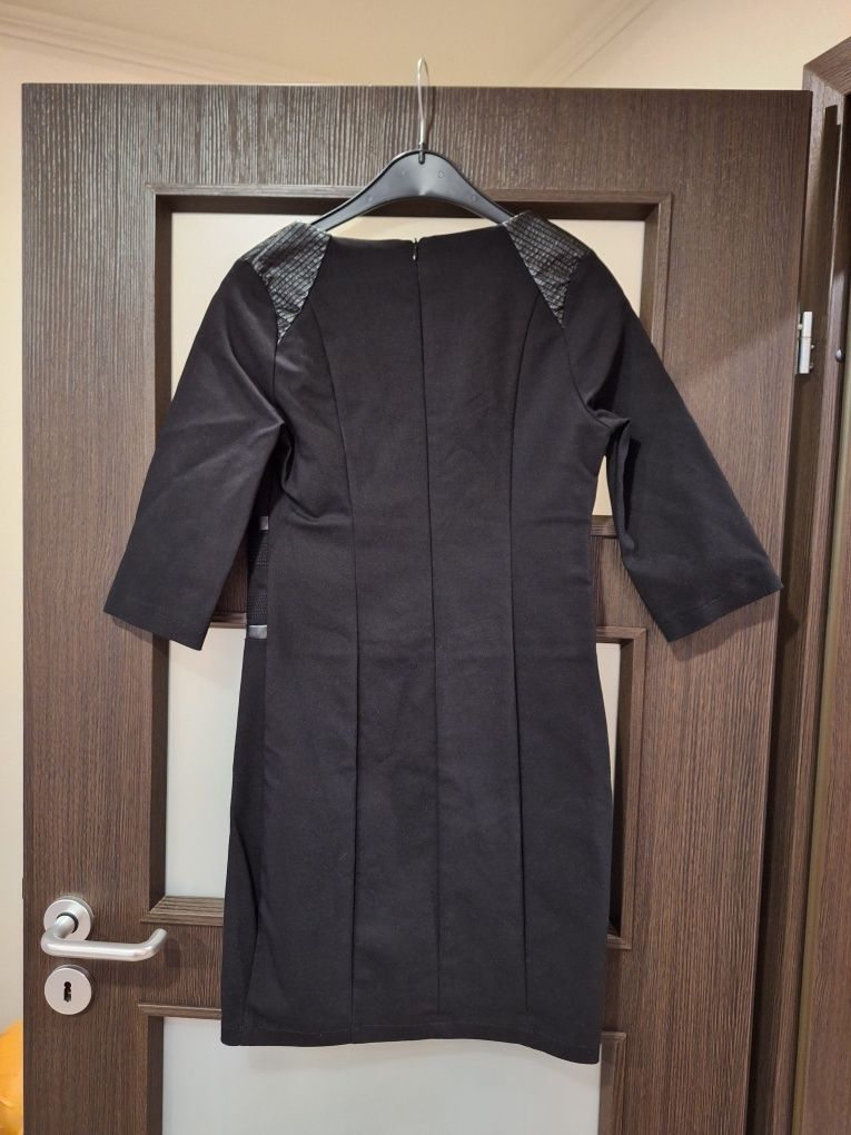 Черна рокля закупена от магазин lucy fashion