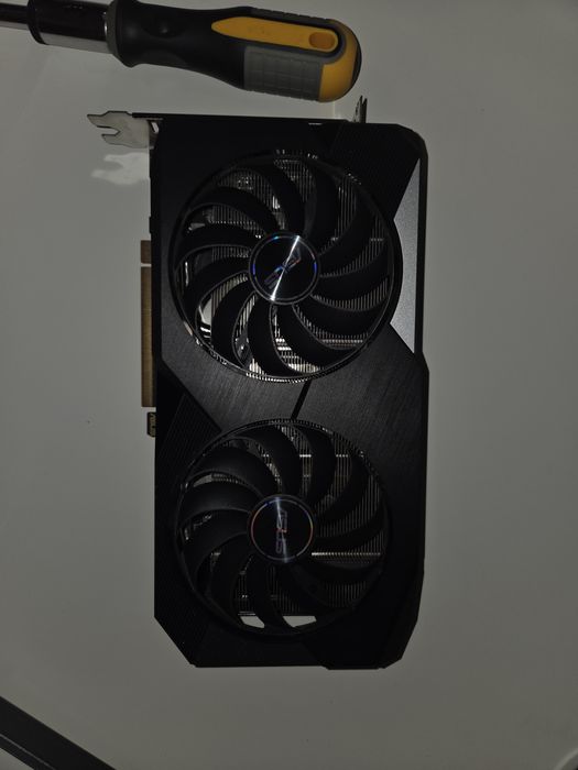 ASUS AMD RX 6600 XT Dual OC 8 GB