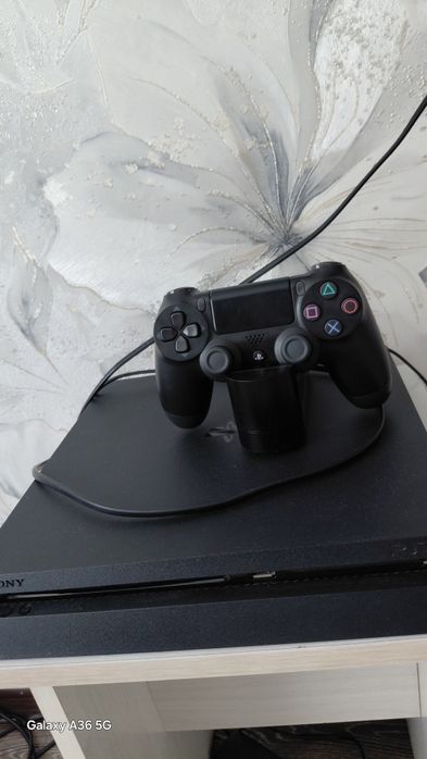 Продам  ps 4 slim
