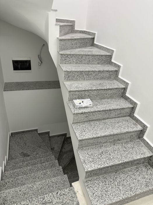 Granit trepte scari glafuri placaj calcar marmura montaj